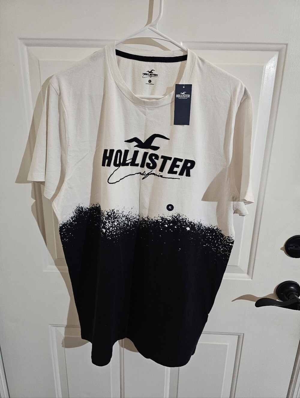 Hollister White and Black Ink-Splash Logo Tee New With Tags